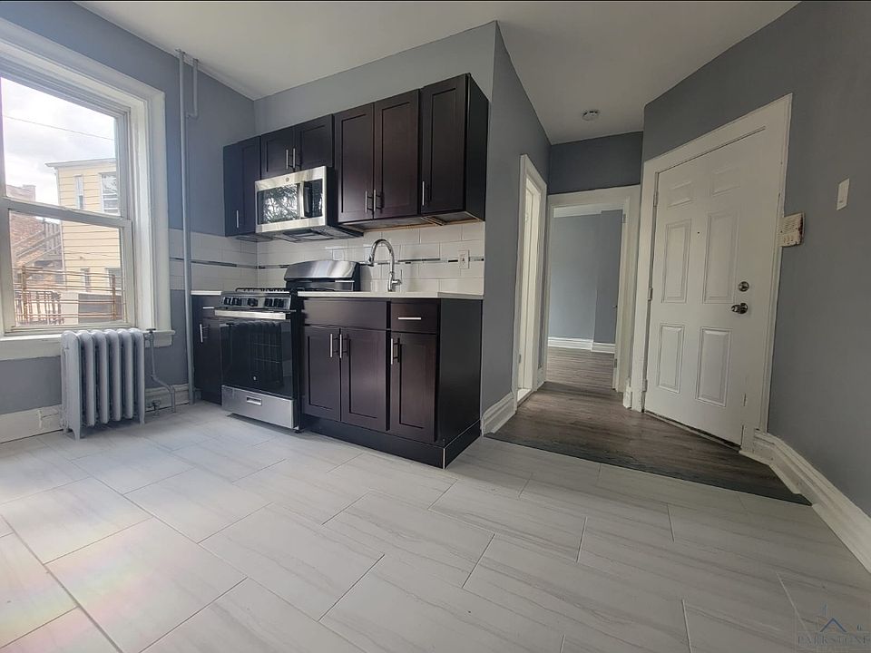 2nd image of 176 Broadway #3A