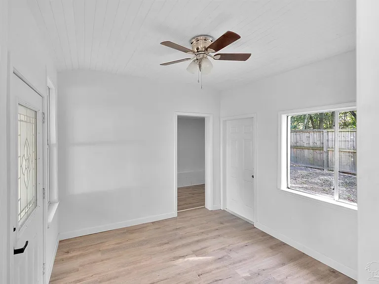 723 Lakewood Rd — Photo 17