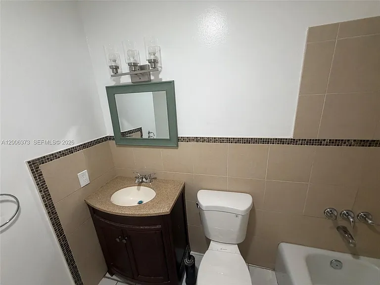 2200 NE 66th St #1426 — Photo 33