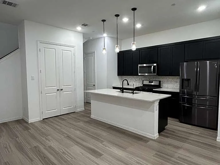 9935 Michael Irvin St — Photo 5