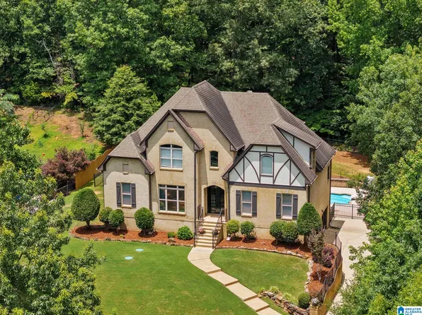8226 Carrington Dr, Trussville, AL 35173