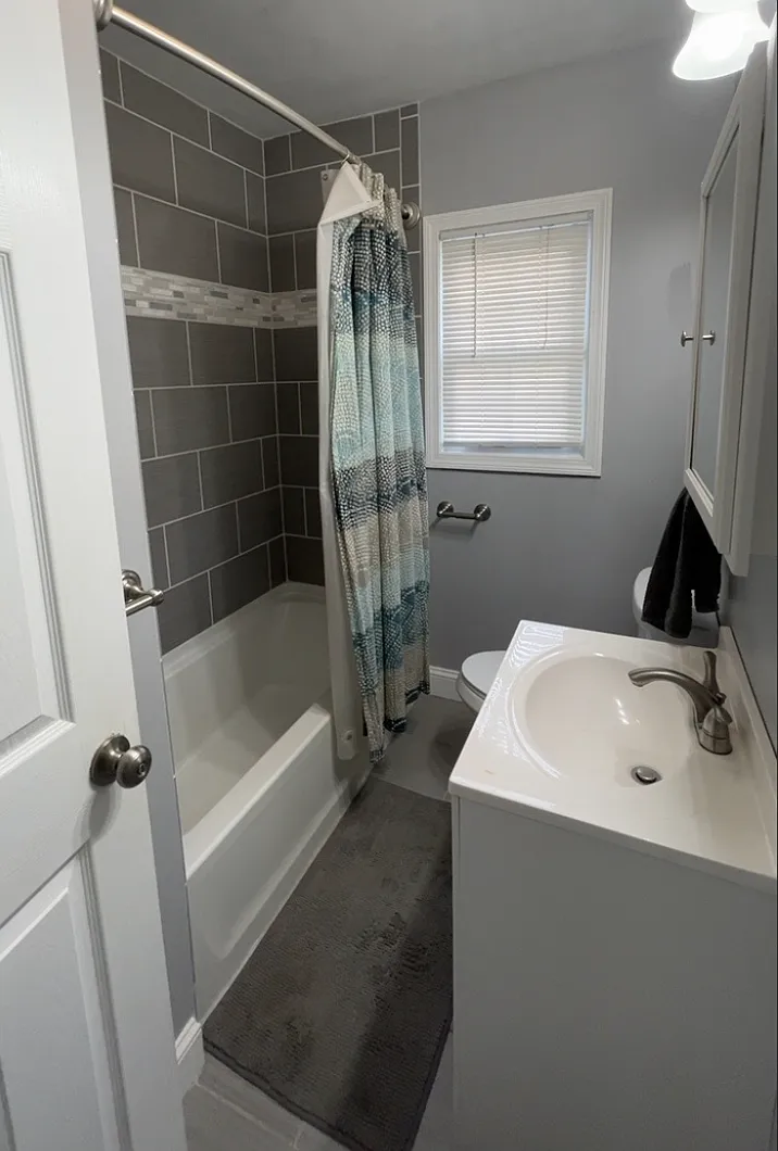 6 bed, 2100 sqft, $6,300 — Photo 4