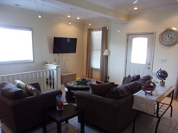 4th image of 33 Elmwood Ave #2