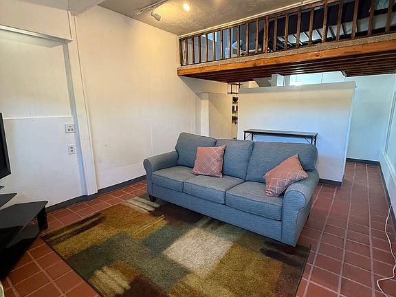 2nd image of 813 Carlisle Blvd NE #L