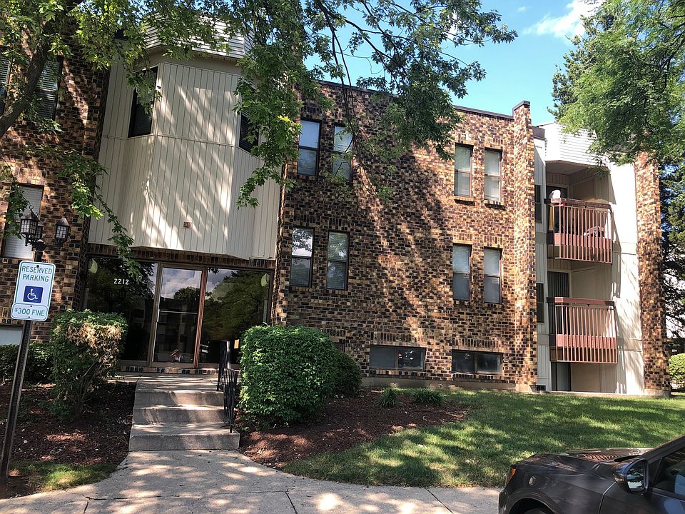 1st image of 2212 Country Club Dr APT 11