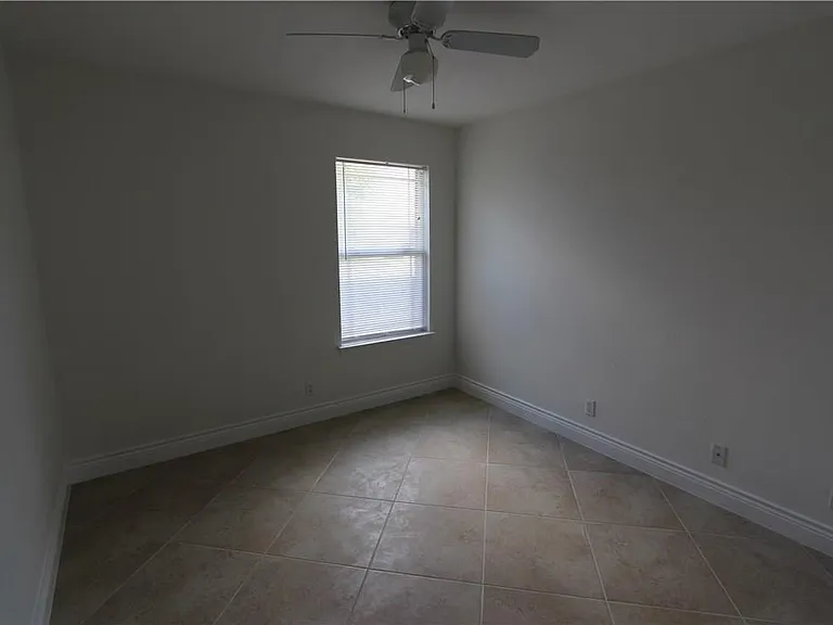 215 Jennifer Ln — Photo 8