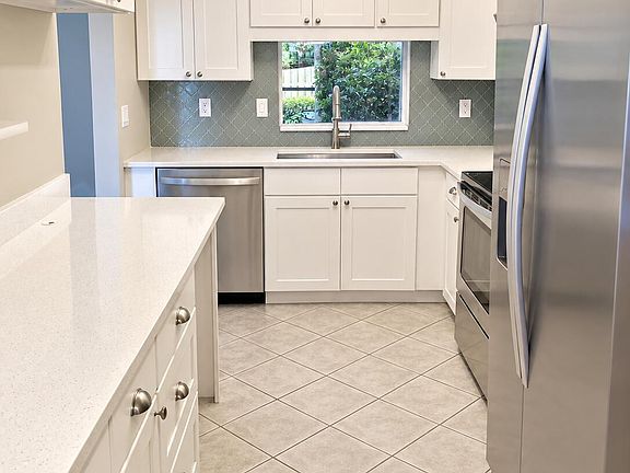 3rd image of 255 PARADISE Boulevard #1