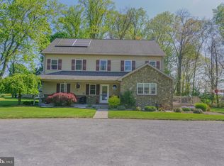303 S Kinzer Rd, Paradise, PA 17562