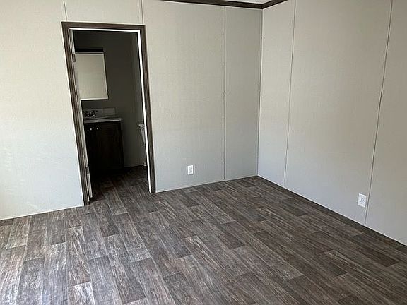 4th image of 10 Canyon Vlg