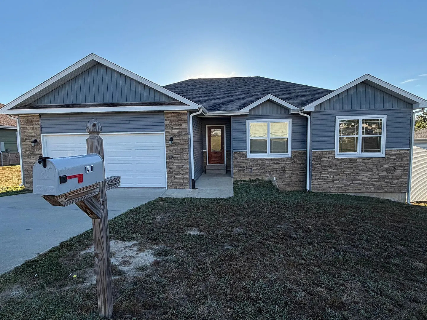 5 Bed 3 Bath With Fence In Waynesville! Act Now! — Photo 1