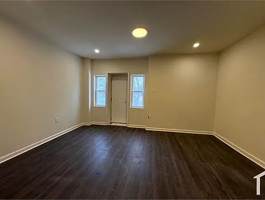 2 bed, 1000 sqft, $1,600 — Photo 3