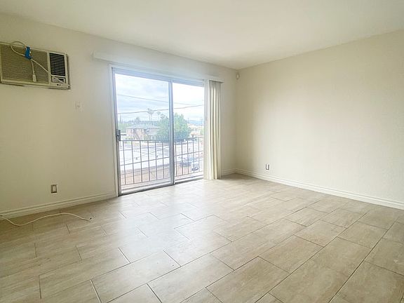 3rd image of 16046 Wyandotte St APT 6