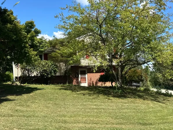 1941 Cedar Dr, Spring Grove, PA 17362