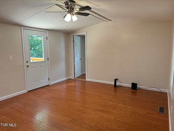 4th image of 170 Hidden Oaks Dr