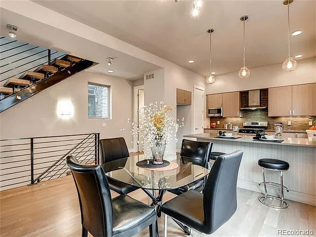 167 W 10th Ave — Photo 12