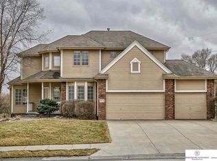 18621 Gertrude St, Omaha, NE 68136