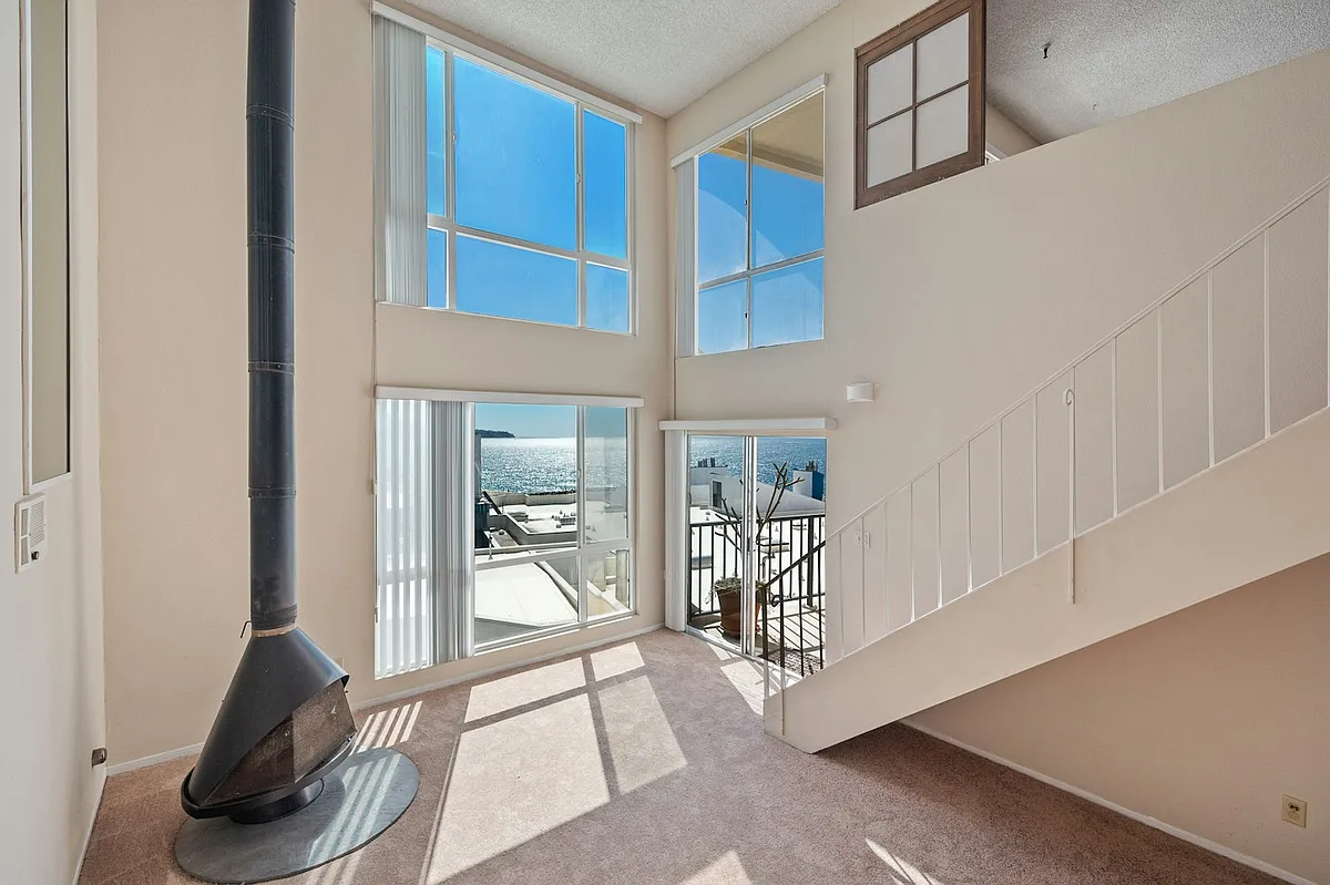 Building Photo - 565 Esplanade #412