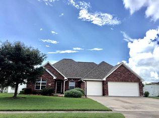 1017 Enchanted Oaks Dr, Angleton, TX 77515
