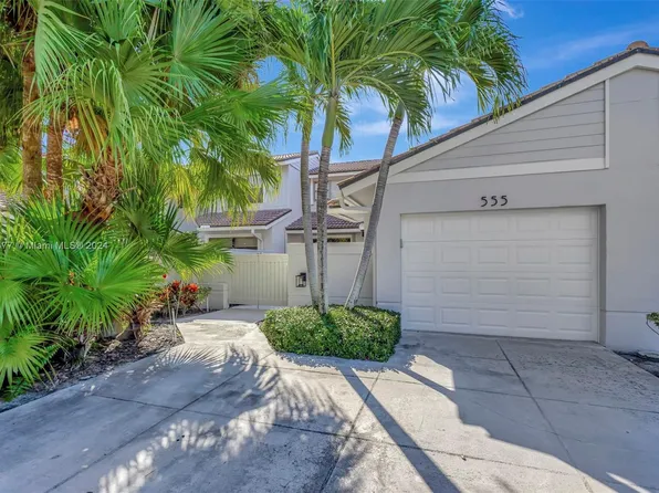 555 Prestwick Cir, Palm Beach Gardens, FL 33418