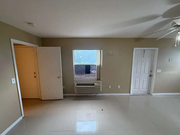 709 Orchid Dr #B — Photo 5
