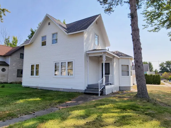 703 Hopkins St, Manistee, MI 49660