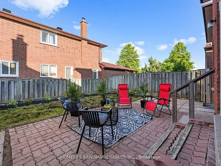 25 Lansbury Dr — Photo 10