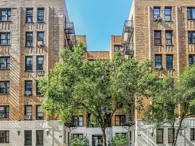 225 W 23rd St #2203M — Photo 8