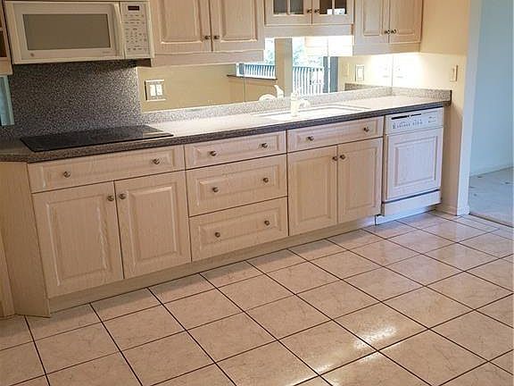 2nd image of 670 Northridge Dr APT 201