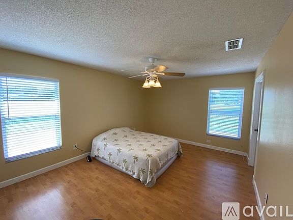 5th image of 4204 King Edward Dr