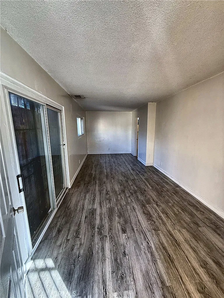 3 bed, 1.5 bath, 1690 sqft, $3,600 — Photo 4