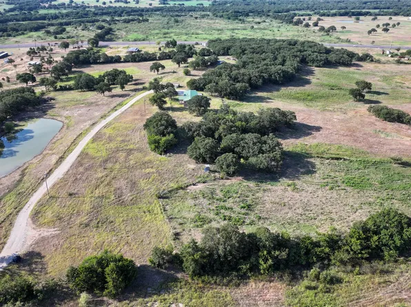 381 W McCool Rd, Nocona, TX 76255