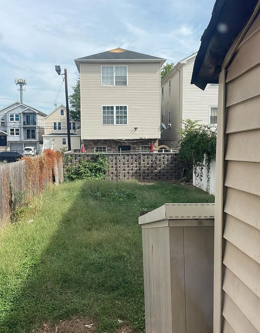 3 bed, 2200 sqft, $3,000 — Photo 2