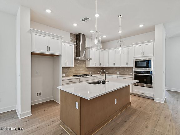 5th image of 190 OAK BREEZE Drive