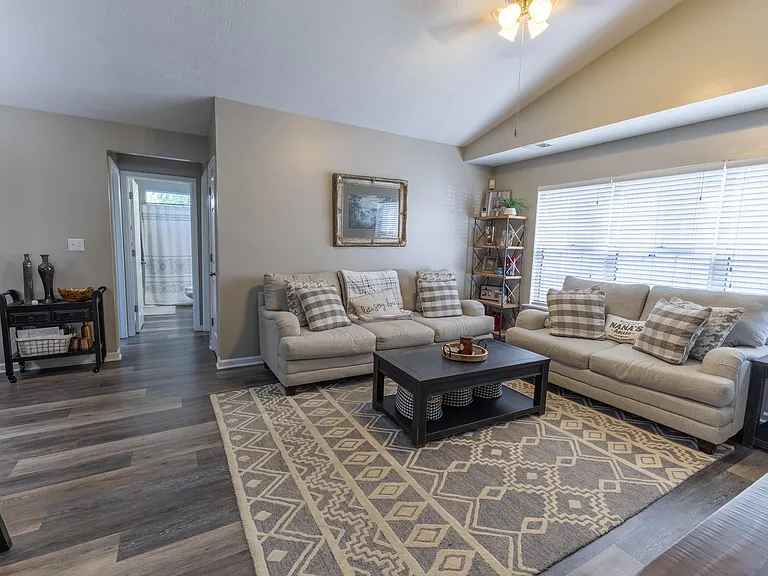 4216 Kensington Garden Ct — Photo 4