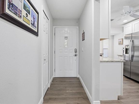 4th image of 3272 Lori Ln