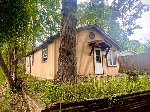 80 Cathryn St, Fox Lake, IL 60020
