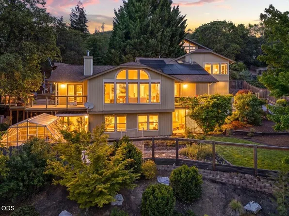 1748 NW Crescent Dr, Grants Pass, OR 97526