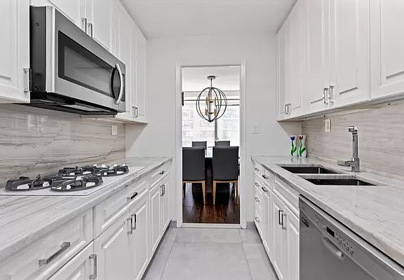 5th image of 315 W 70th St APT 11B