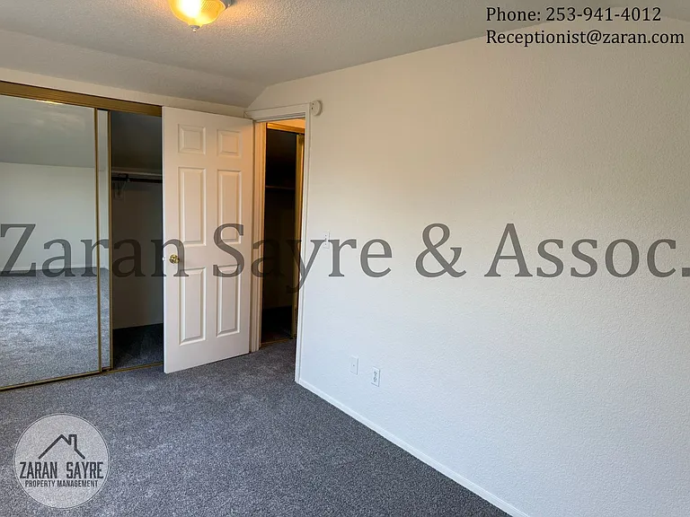709 9th St SE — Photo 8