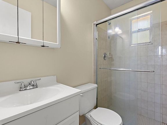 5th image of 526 NW Kingston Street