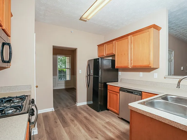 1000 Maple Leaf Dr — Photo 9
