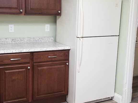 4th image of 317 38th St Floor 2