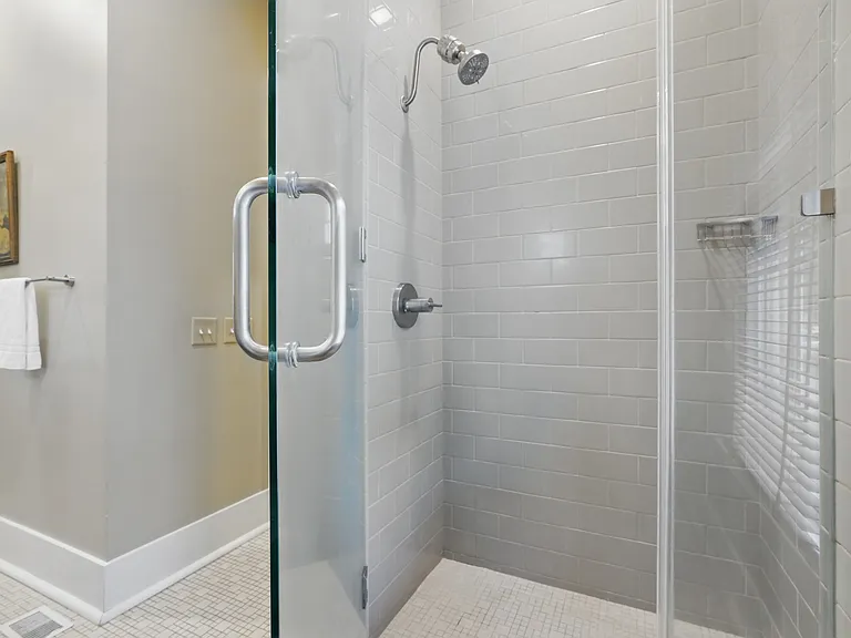 221 E Park Ave — Photo 27