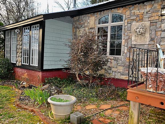  right side and sunroom