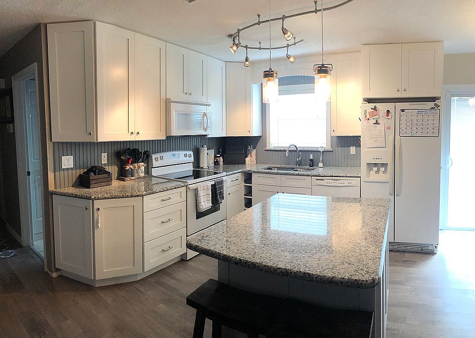 1st image of 3321 Queen Palm Dr