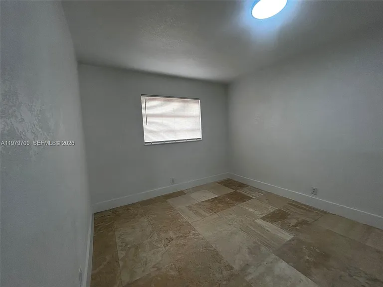 916 SW 10th St #1-3 — Photo 8