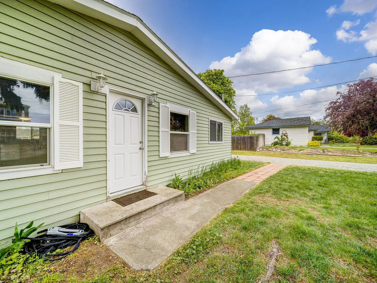 3 bed, 1247 sqft, $2,400 — Photo 3