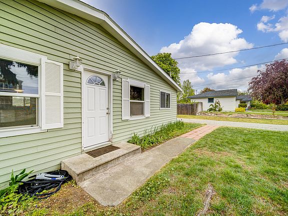 3rd image of 1123 N Mamer Rd