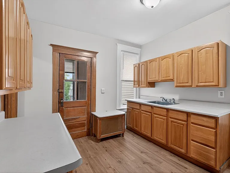 18 Boyd Ave — Photo 9