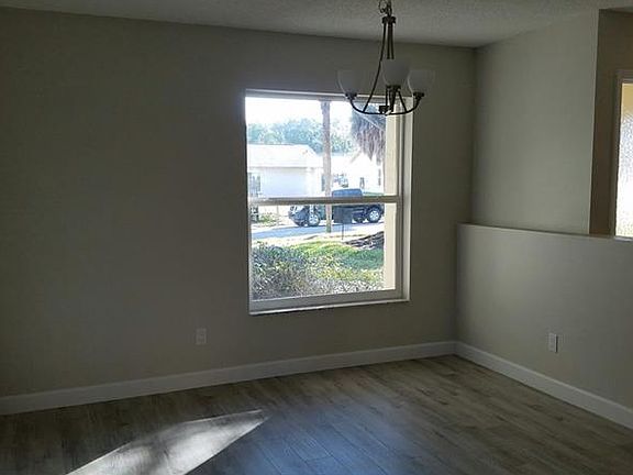 5th image of 3087 E Dorchester Dr